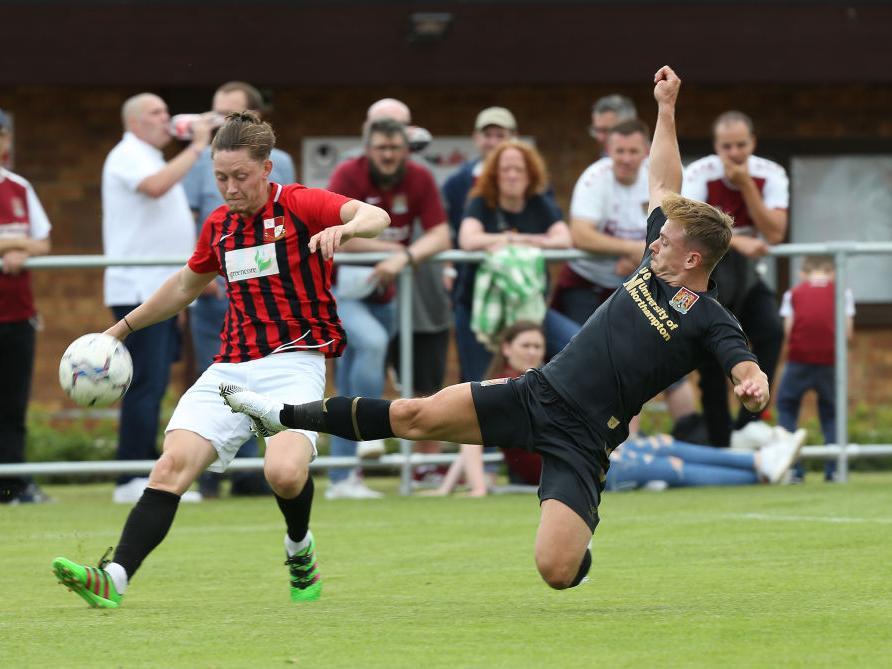 Sam Hoskins holds nothing back. Pictures: Pete Norton.