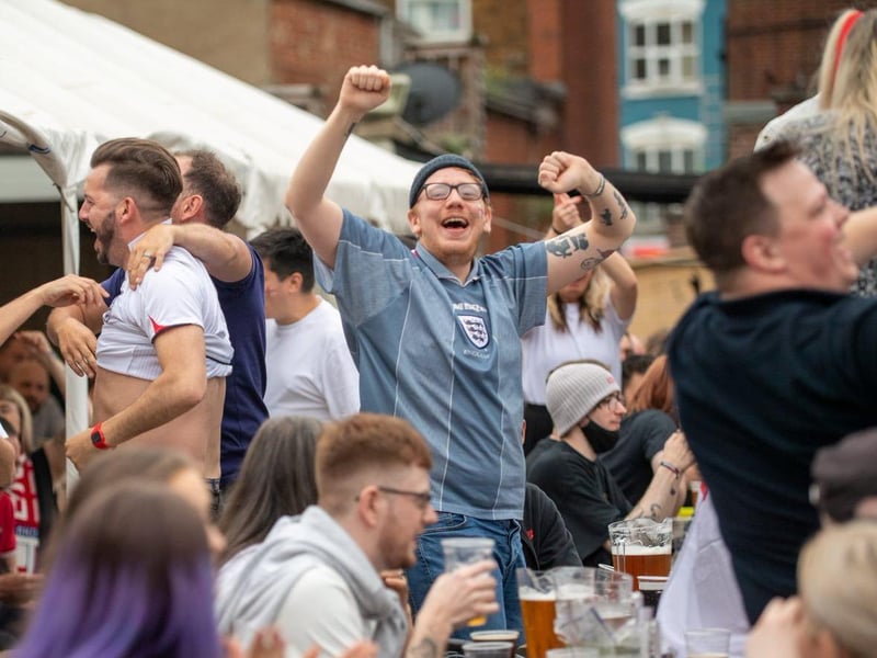 England started on top and fans got ready to celebrate victory