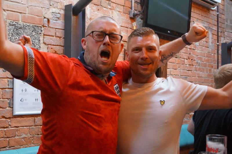 Smiles and cheers ahead of the Euro2020 final in Rasen's pubs EMN-211207-071402001