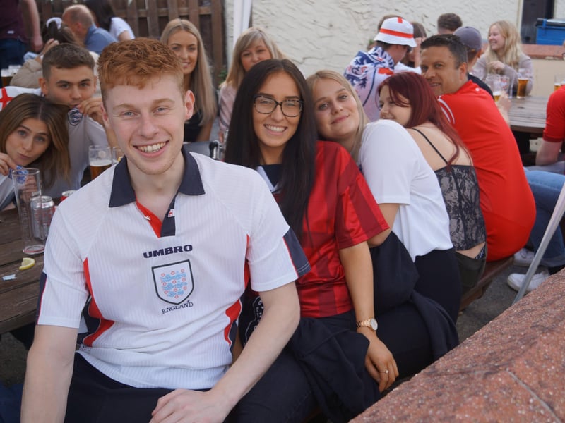 Smiles and cheers ahead of the Euro2020 final in Rasen's pubs EMN-211207-071221001