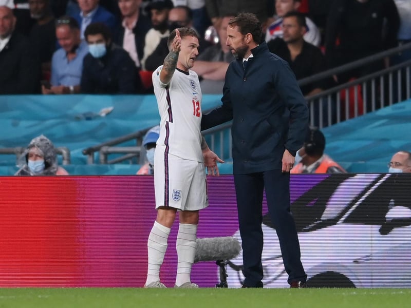 Gareth Southgate talks to Kieran Trippier
