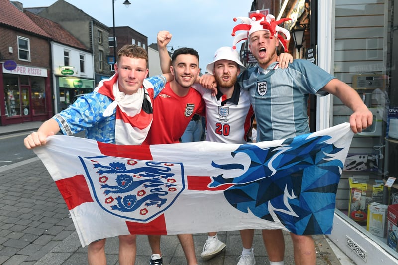 Fans cheer on their team outside The Grapes, Sleaford. EMN-211207-092350001