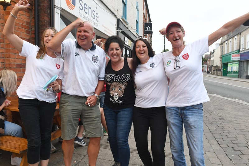England fans on Southgate outside The Grapes, Sleaford. EMN-211207-092436001