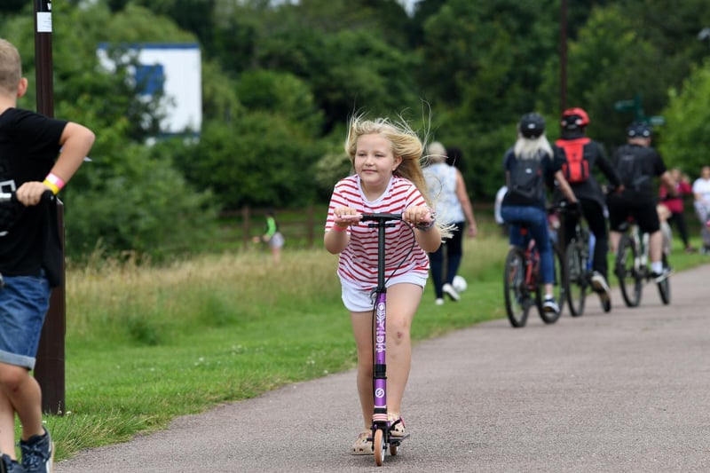 Hundreds of children took part in the fundraiser at Willen Lake (C) Jane Russell Photography