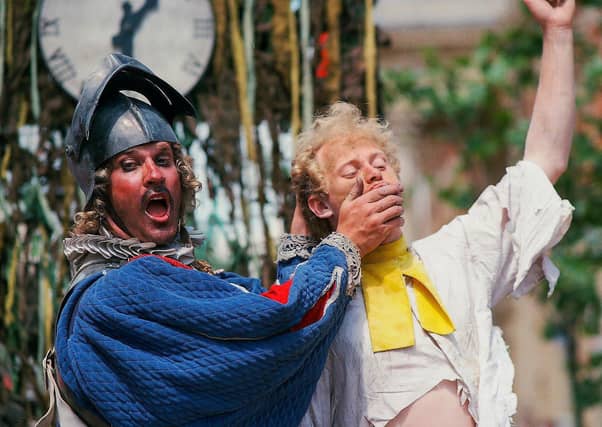Do you recoginse anyone in these images of street entertainers by Chris Porsz?