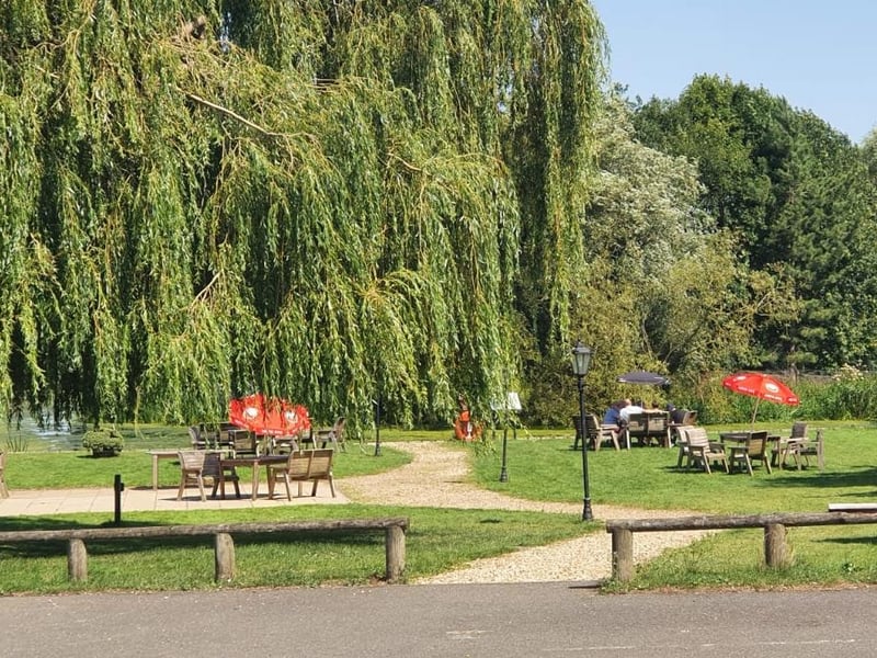 Eat yours outside at The Queen's Head at Nassington