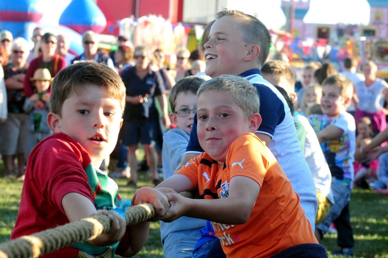 The children's tug of war in 2015