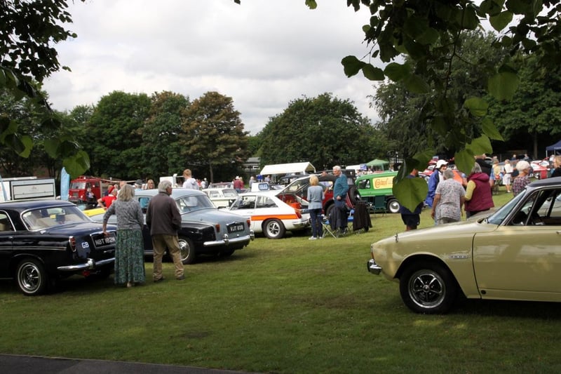 Uckfield Festival classic cars show. Picture by Ron Hill. SUS-210719-095411001