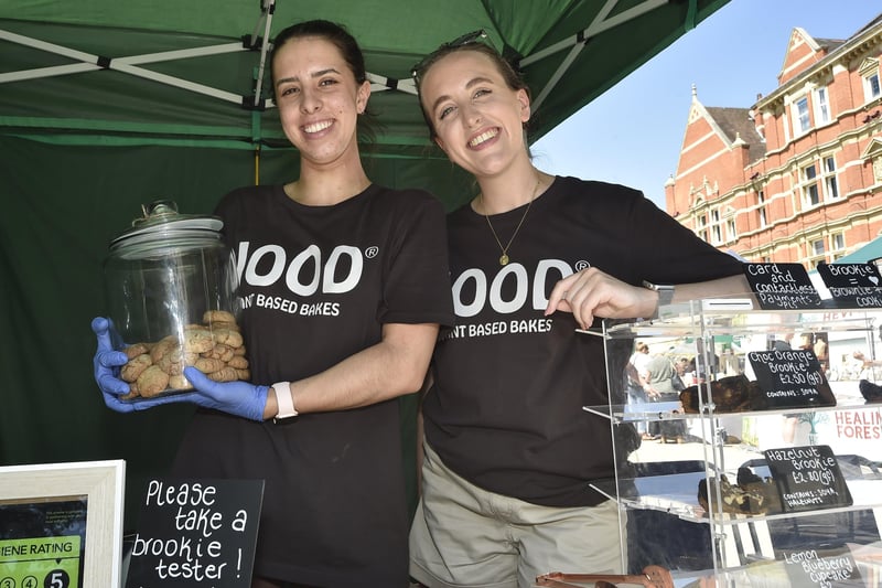 Roberta Poli and Ellie Wilcock from Nood Bakers.