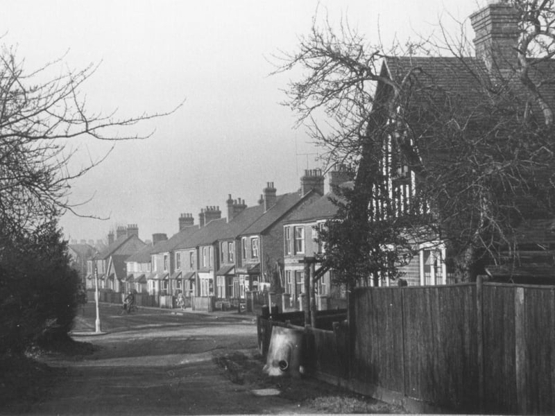 Highlands Road from Grub Street, Horsham