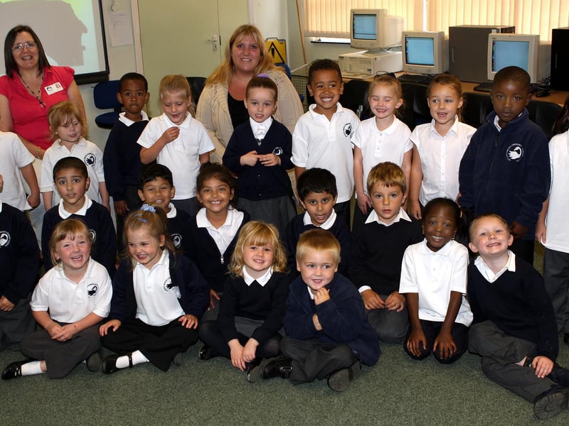 Gossops Green Primary, Mrs Paula Page T/A,Miss Sarah Dzwonnik Teacher