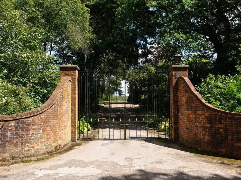 Eight bedroom equestrian property for sale in Chillies Lane, Crowborough, for £3,500,000. Picture via Zoopla. SUS-210723-121017001