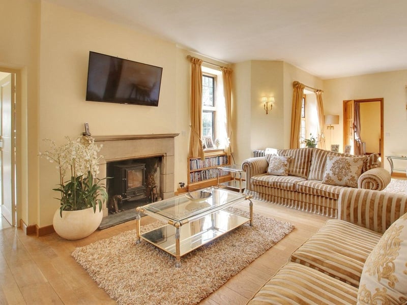 Eight bedroom equestrian property for sale in Chillies Lane, Crowborough, for £3,500,000. Picture via Zoopla. SUS-210723-121037001