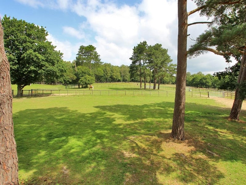 Eight bedroom equestrian property for sale in Chillies Lane, Crowborough, for £3,500,000. Picture via Zoopla. SUS-210723-120937001