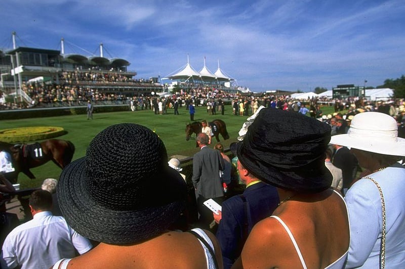 1999 and spectators look into the Parade Ring at the festival / Picture: Phil Cole /Allsport