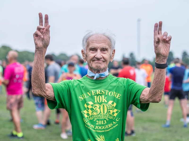 Bob Emmerson completes his 400th parkrun. Photo: Kirsty Edmonds.