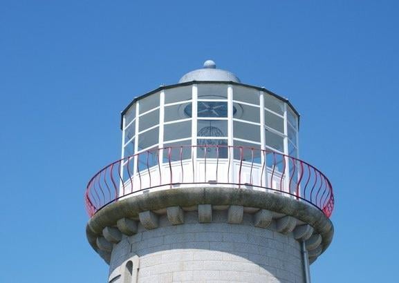 Belle Tout lighthouse, Beachy Head, Eeastbourne, by Bob Newton. SUS-210726-114120001