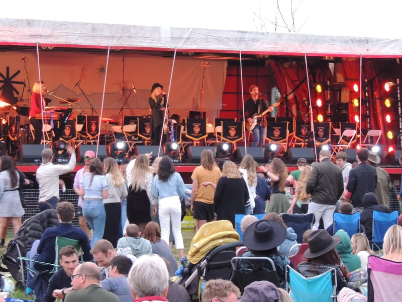 The evening concert sees people dancing to the Fleetwood Mac tribute act. EMN-210726-173014001