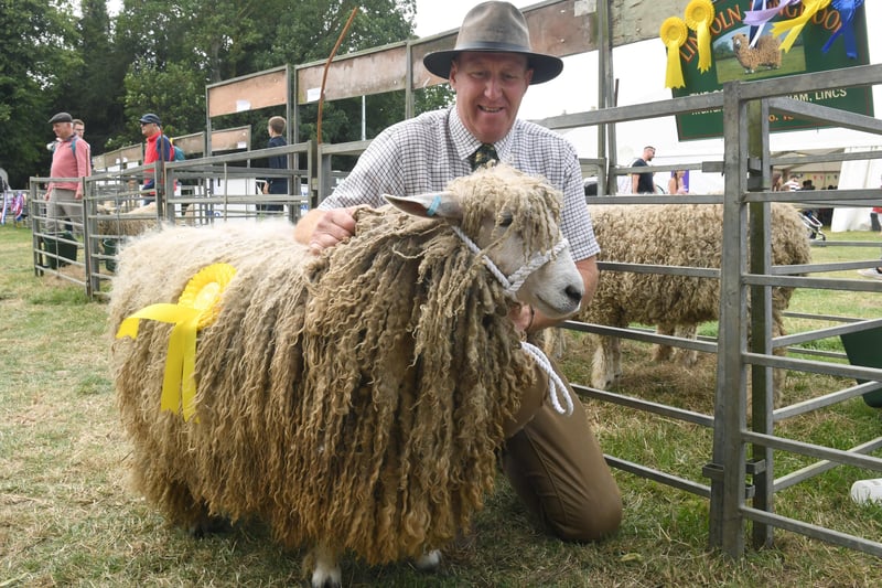 Richard Lawson of Helpringham with his 3rd placed Ewe in Full Wool. EMN-210726-121656001