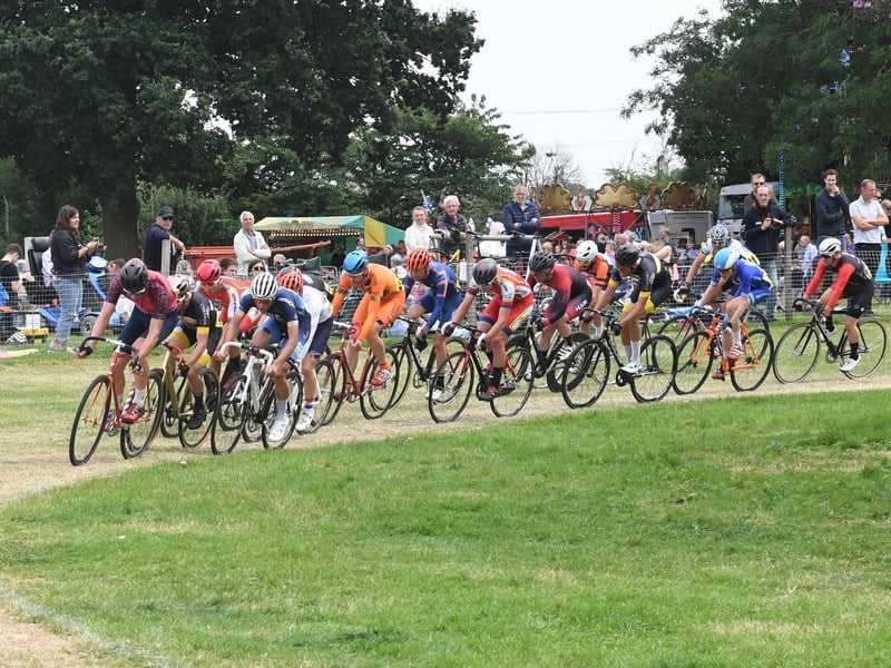 Men's and Women's 8km scratch race EMN-210726-121731001