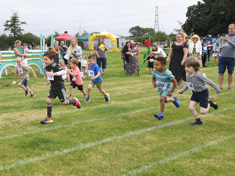 Children's races at Heckington Show. EMN-210726-122342001