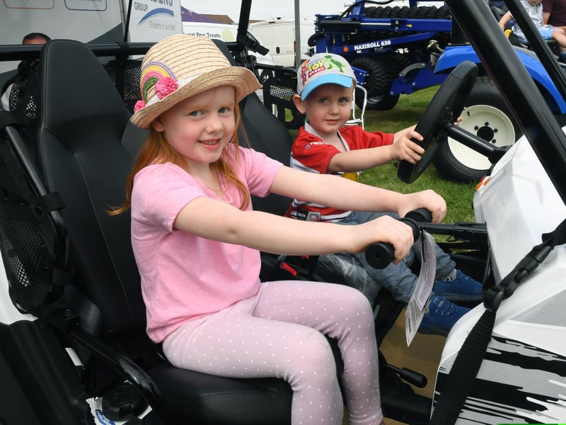 Isla and Rory Armitage of Caythorpe. EMN-210726-121633001