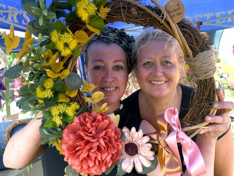 L-R Juliette McNab and Cathy Taylor-Marshall of Scarborough, Sweet by Nature floral designs. EMN-210726-121903001