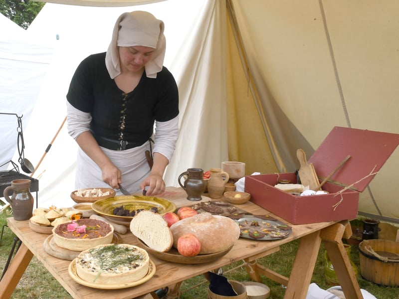 Laura Clark of Forgotten Faire, Lincolnshire EMN-210726-121927001