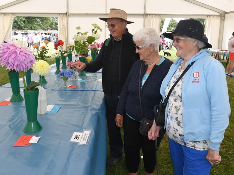 L-R Ken Wellard, Rosemary Wellard, Val Mitchell EMN-210726-122131001