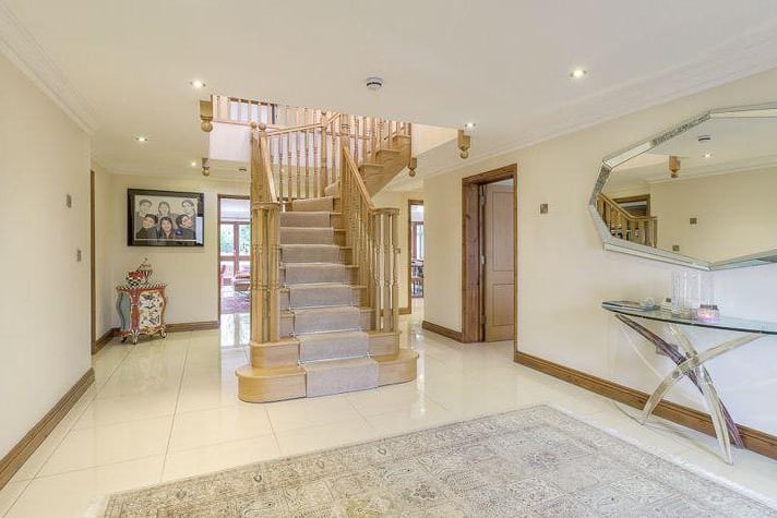 You could make a movie star-style entrance down this stairway