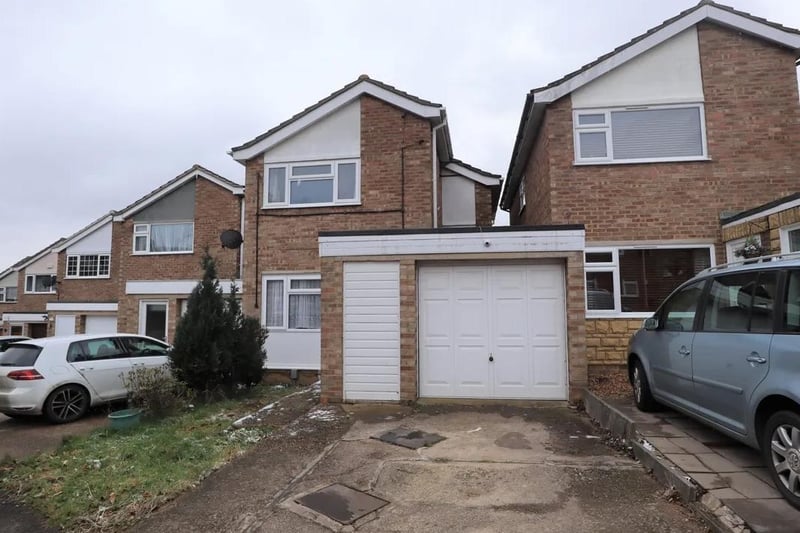Offers over £305,000

This three-bed detached house in Wedgewood Road, Bedford, is on the market with Century 21 - Bedford. This house has potential to extend