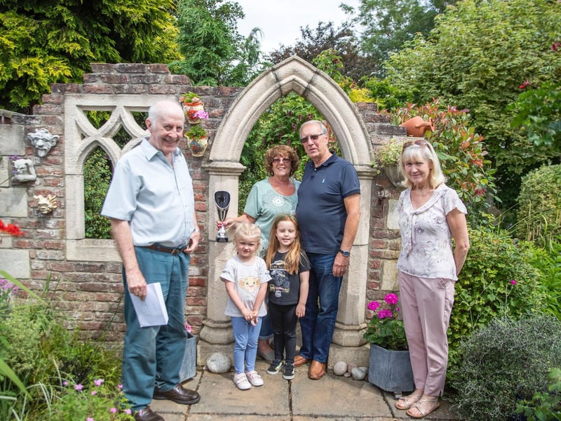 Last year’s back garden winner, Frances Boddington (right), her granddaughter Isla (middle left) and Richard Dron (left) presented the award to this year’s winners: Gill and Malcolm Salmon and their granddaughter Poppy Field (middle right). 
Photo: Kirsty Edmonds.