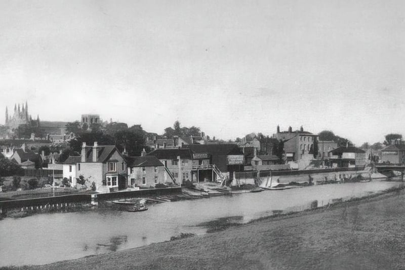 Panorama upstream of the Town Bridge
. Can you help us date the image? Pic courtesy www.peterboroughimages.co.uk