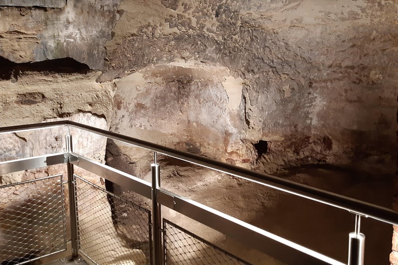 Brad Barnes and daughter Jasmine visited Nottingham Castle - the underground  cave kitchen