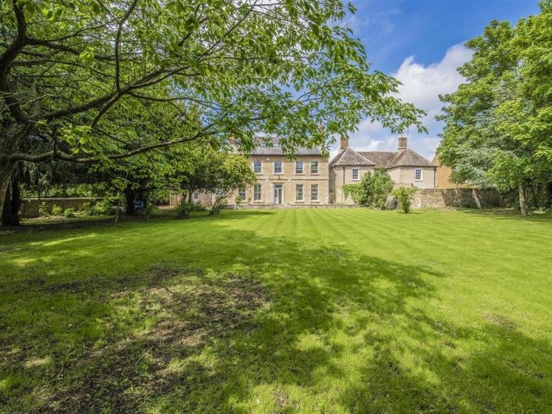 This stunning 16th century former rectory with modern interior is on the market for 1,250,000.
Listed by Oscar James, marketed by Rightmove.