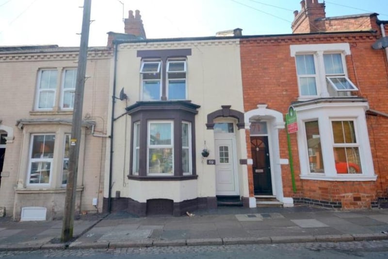 This three-bed, mid terrace house is within walking distance of Abington Park.
There is an open plan living/dining room with a fireplace and bay window.
On the market for: 220,000 with Your Move Hobin Roberts.