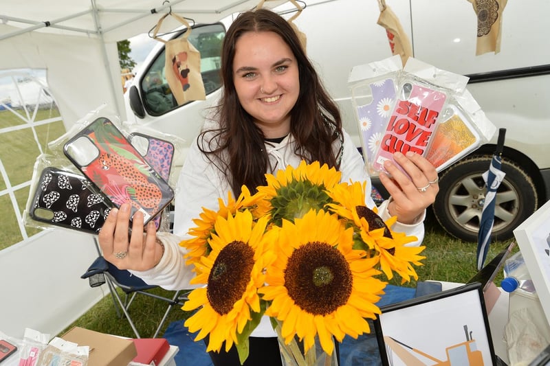 Molly Clifford of Molly Prints during the Summer Fayre at the Market Harborough Showground.
PICTURE: ANDREW CARPENTER