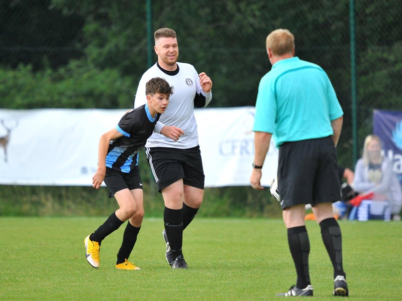 Ryan Gleeson memorial football match. Pic S Robards SR2108014 SUS-210208-115828001