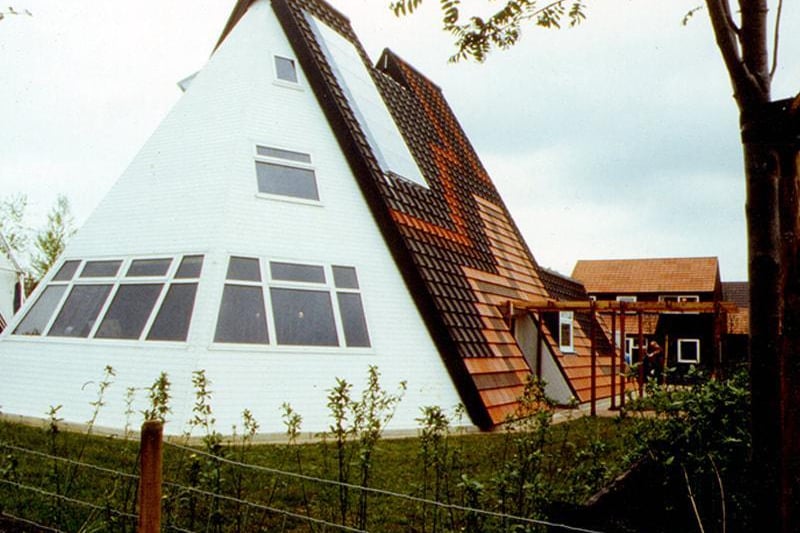 The A-Frame, or Hearth and Haven house, was built by Sivad. It could be built in just six weeks from materials that were promised to be maintenance free. The fire escape ladder at the front was added after the exhibition.