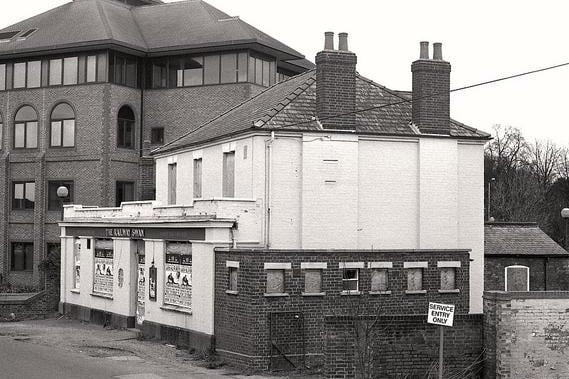 The Railway Swan was situated on London Road. It closed in 1984 and was boarded up for ages, then demolished