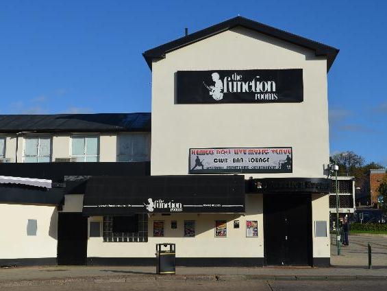 Harrys was situated on Waterhouse Street, Hemel Hempstead This pub closed in 2006 on police advice and is now used as a nightclub.