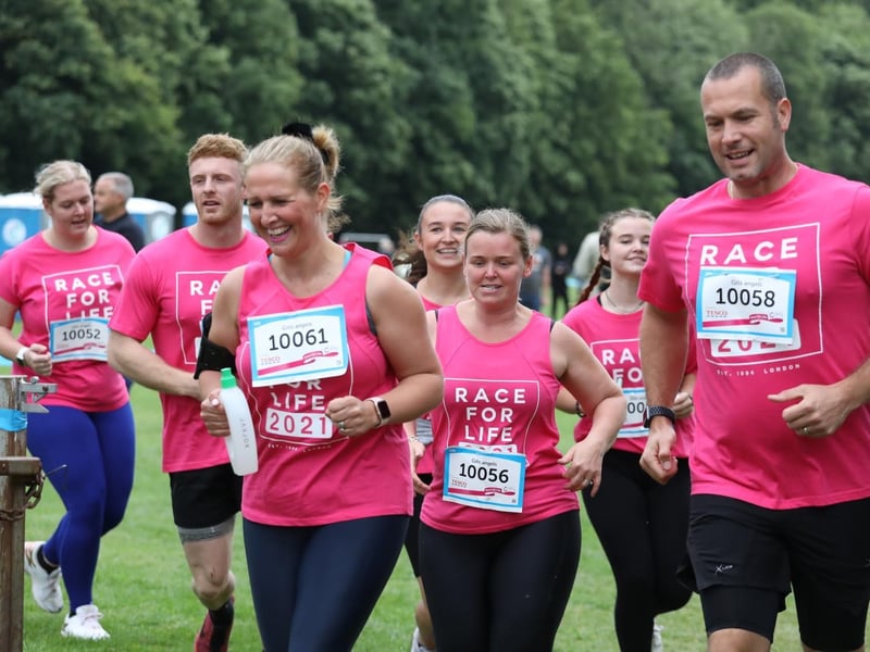 10k runners happily tackle the first lap
