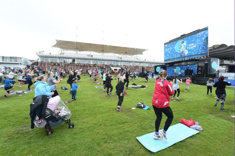 Thousands of people enjoyed the workout. (Photo by Eamonn M. McCormack/Getty Images) SUS-211008-082348001
