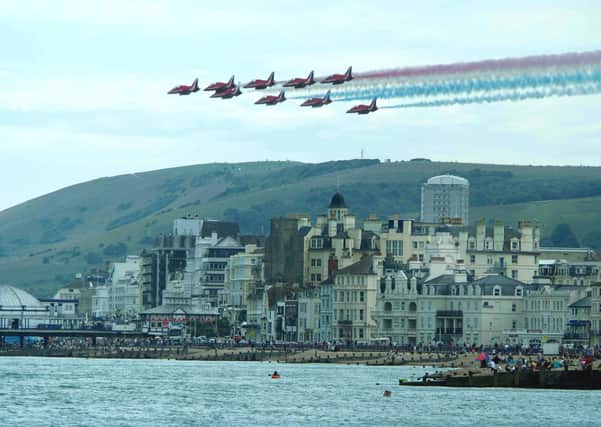 RED ARROWS ARRIVE AT THE TOWN