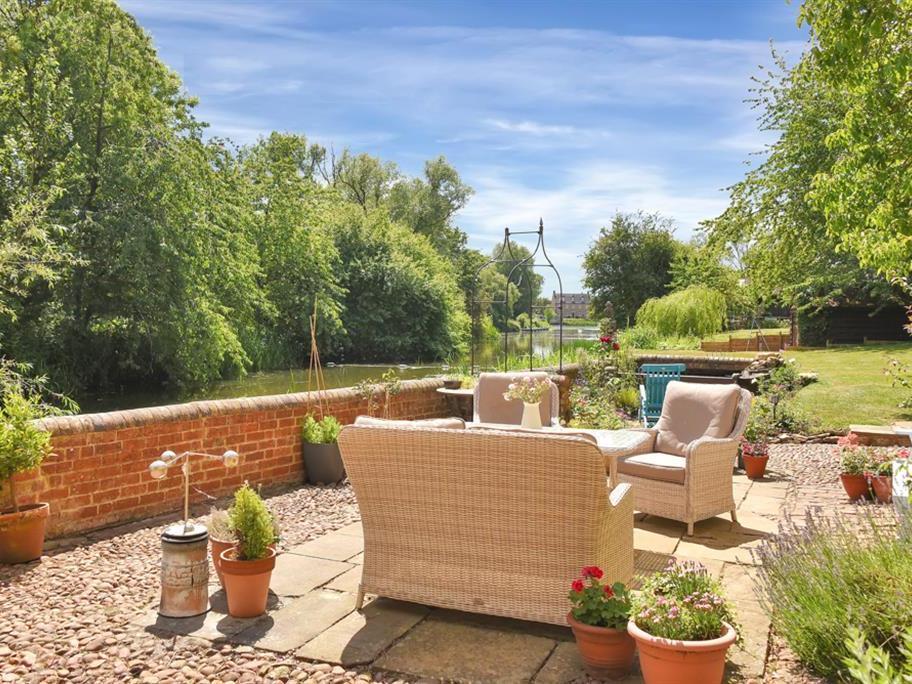 A Northamptonshire five-bedroom home home complete with more than an acre of land, a mooring and a fishing rights is on the market. 
(Listed by Sharman Quinney and marketed by Rightmove).
