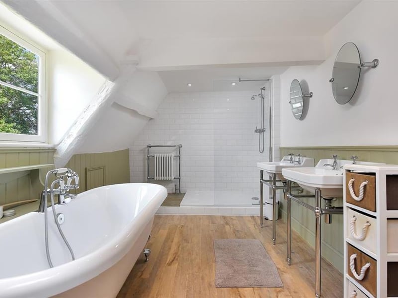 A Northamptonshire five-bedroom home home complete with more than an acre of land, a mooring and a fishing rights is on the market.
(Listed by Sharman Quinney and marketed by Rightmove).
