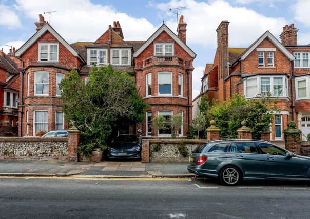 This property on Old Orchard Road has a guide price of £1,250,000. SUS-210817-142850001