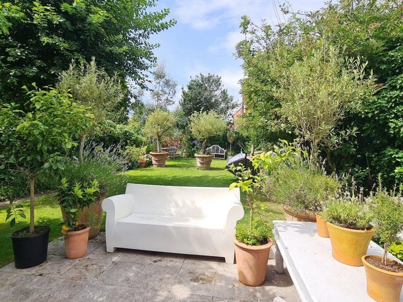 The property has a 55-foot rear garden. SUS-210817-142840001