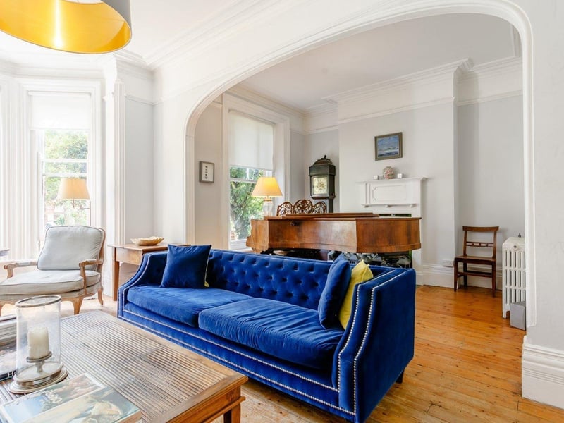 The property is 0.2 miles away from Eastbourne Railway Station and 0.4 miles away from both Gildredge House and Eastbourne College SUS-210817-150410001