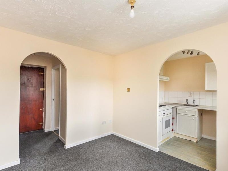 This one bed-room flat has an en-suite bathroom and semi-open plan kitchen and living room through archways.
On the market for 100,000.
Listed by: William H Brown